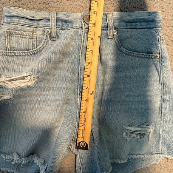 American Eagle Light Wash Distressed Mom Shorts Women's Size 0 - Picture 4 of 5